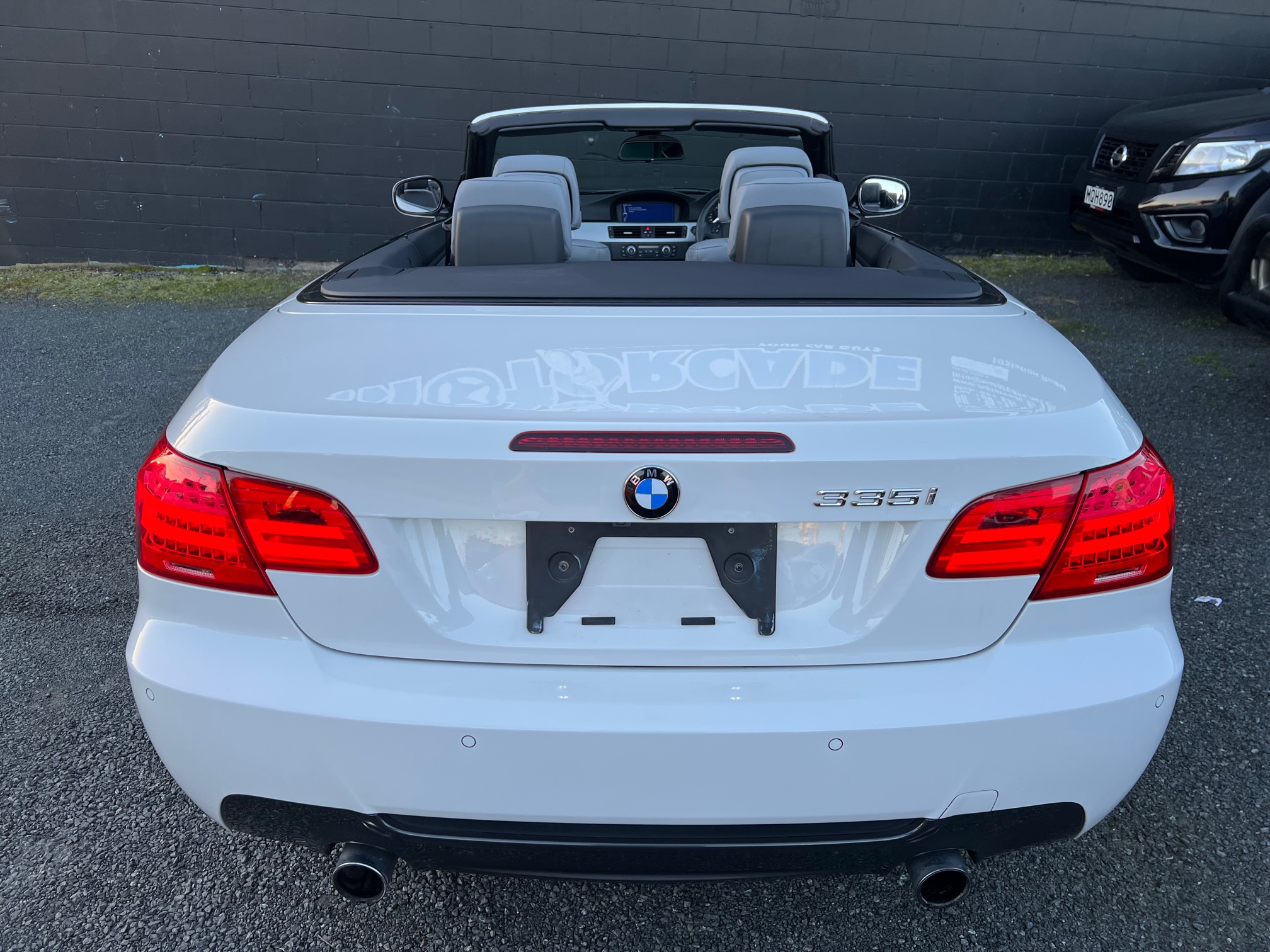 2010 BMW 3 Series Cabrio Image 2