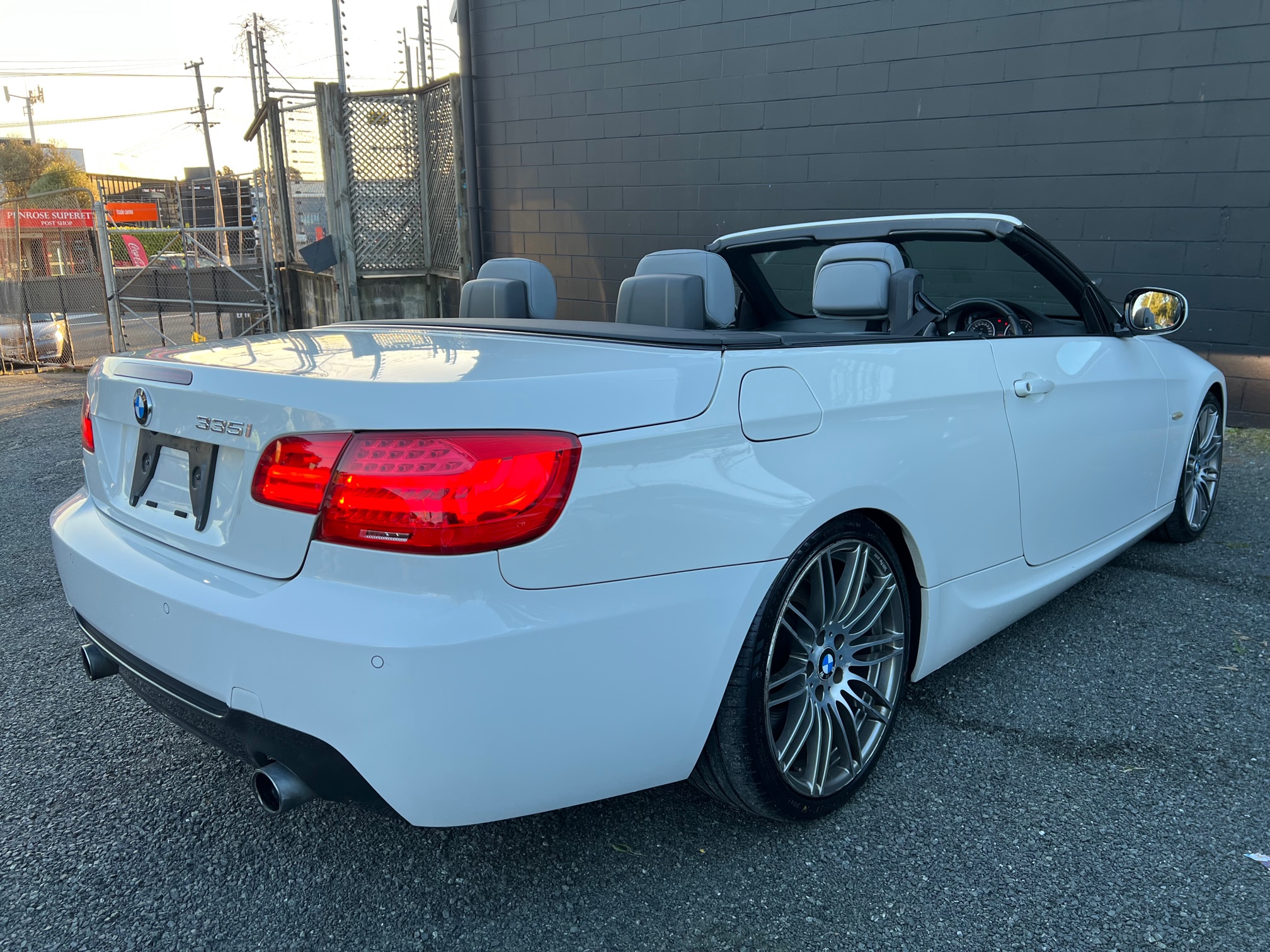 2010 BMW 3 Series Cabrio Image 3