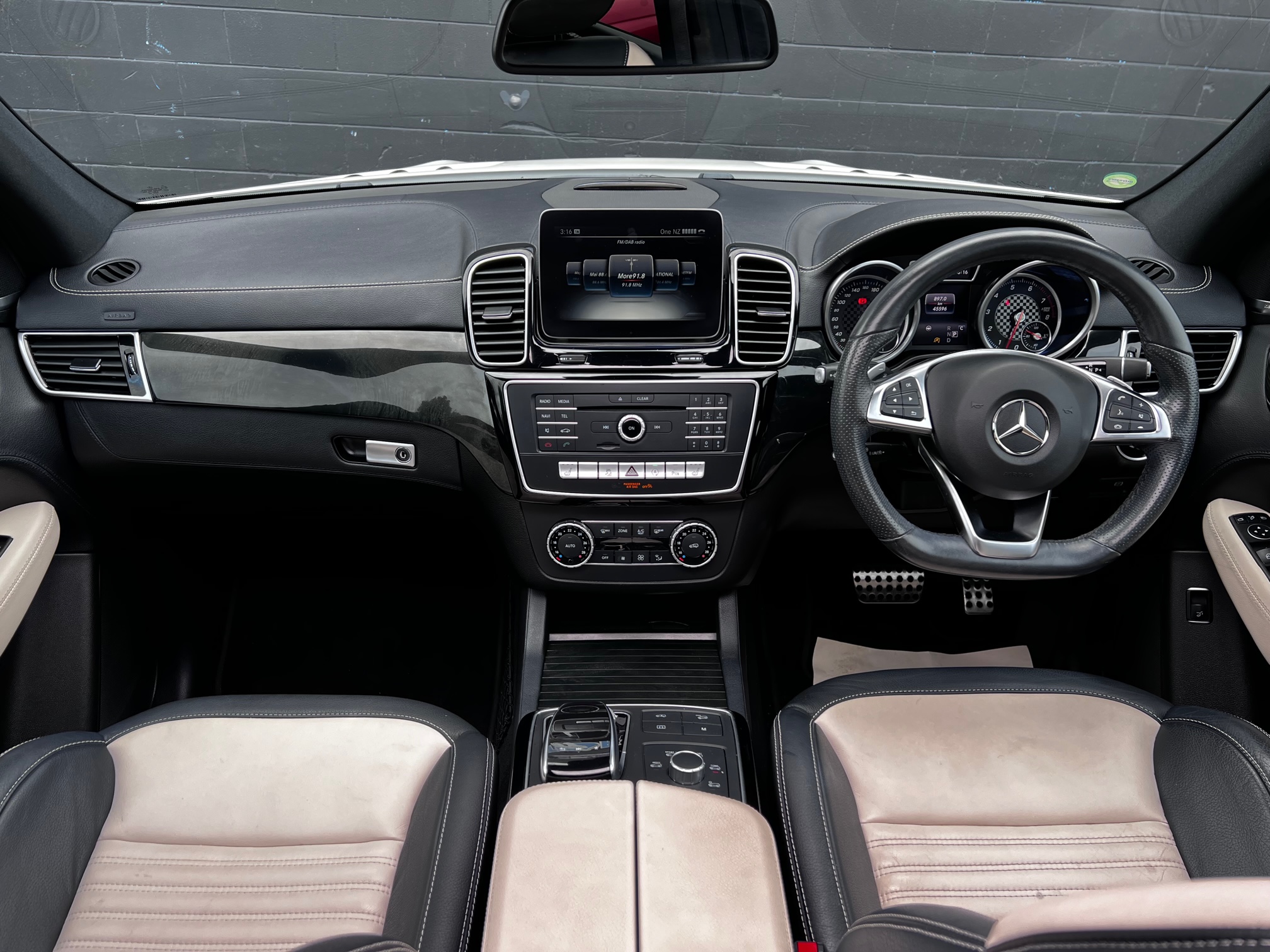 Mercedes GLE43 AWD Image 13