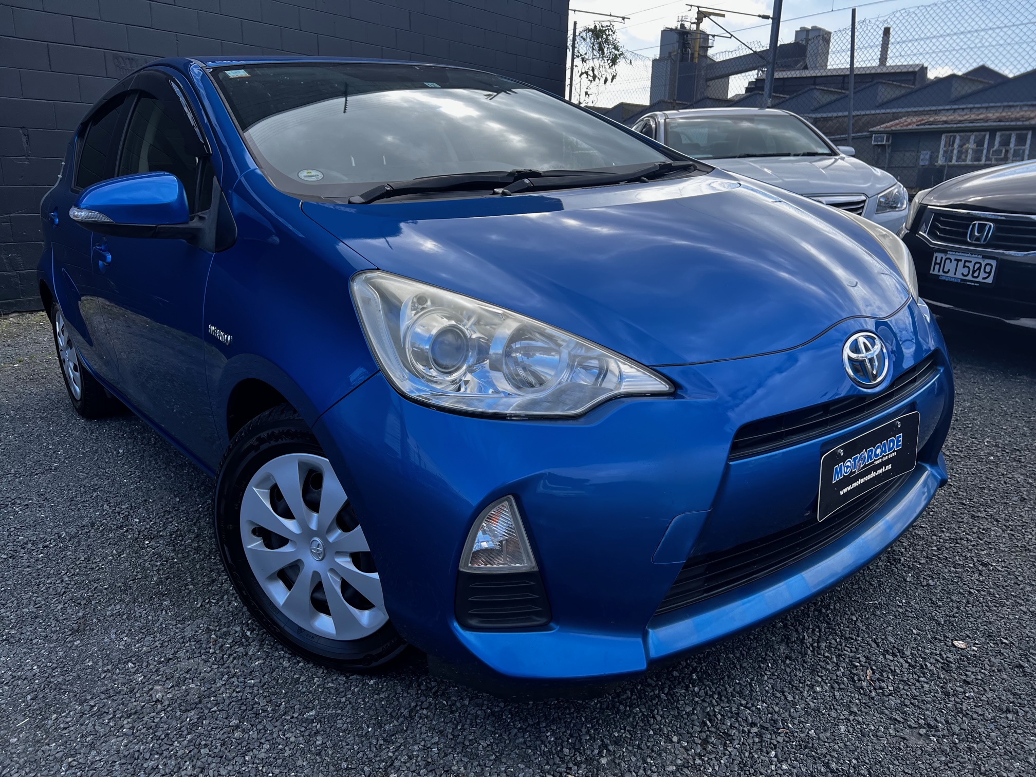 Toyota Aqua 2013 Image 2