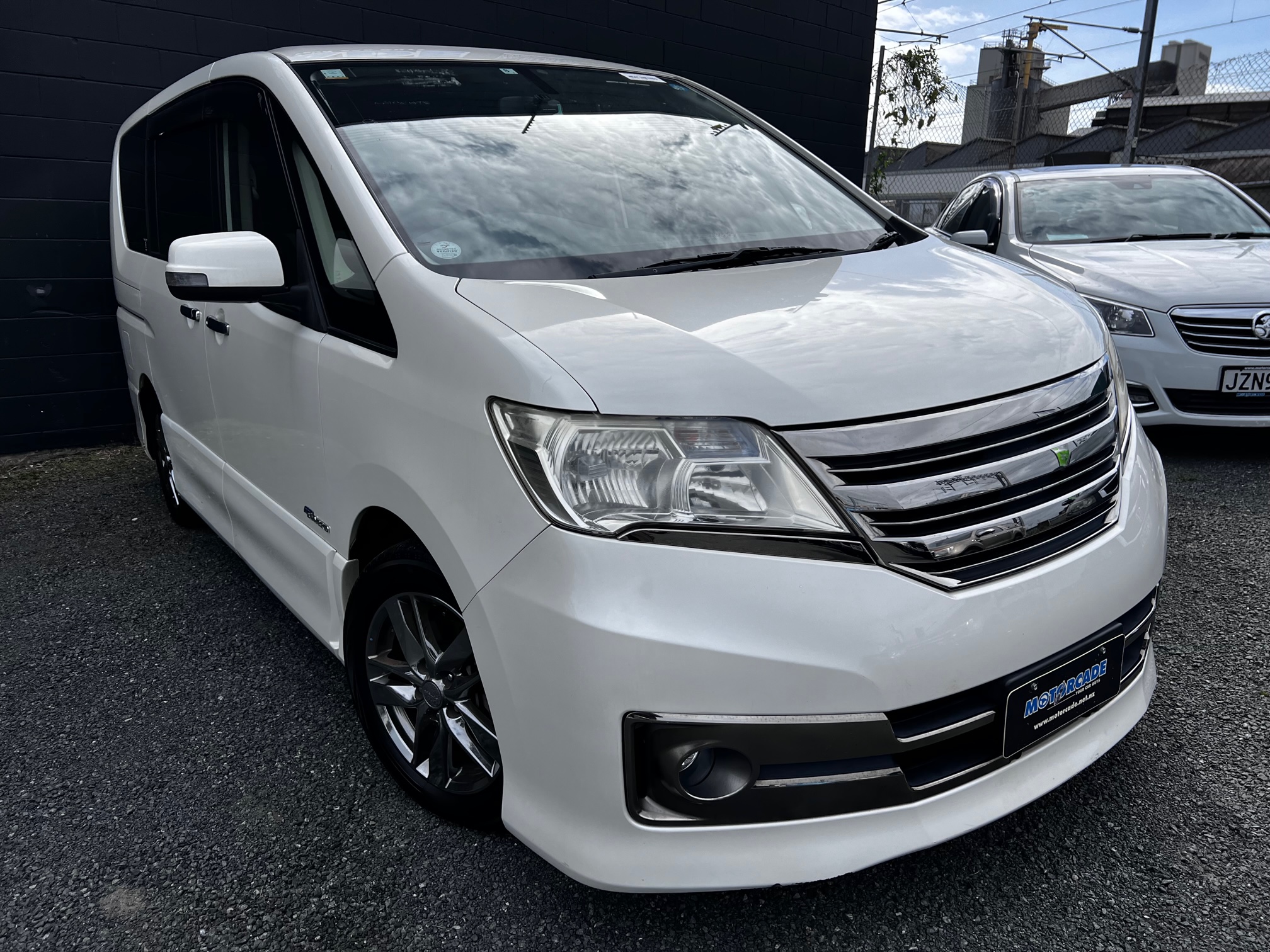 Nissan Serena 2013 Image 2