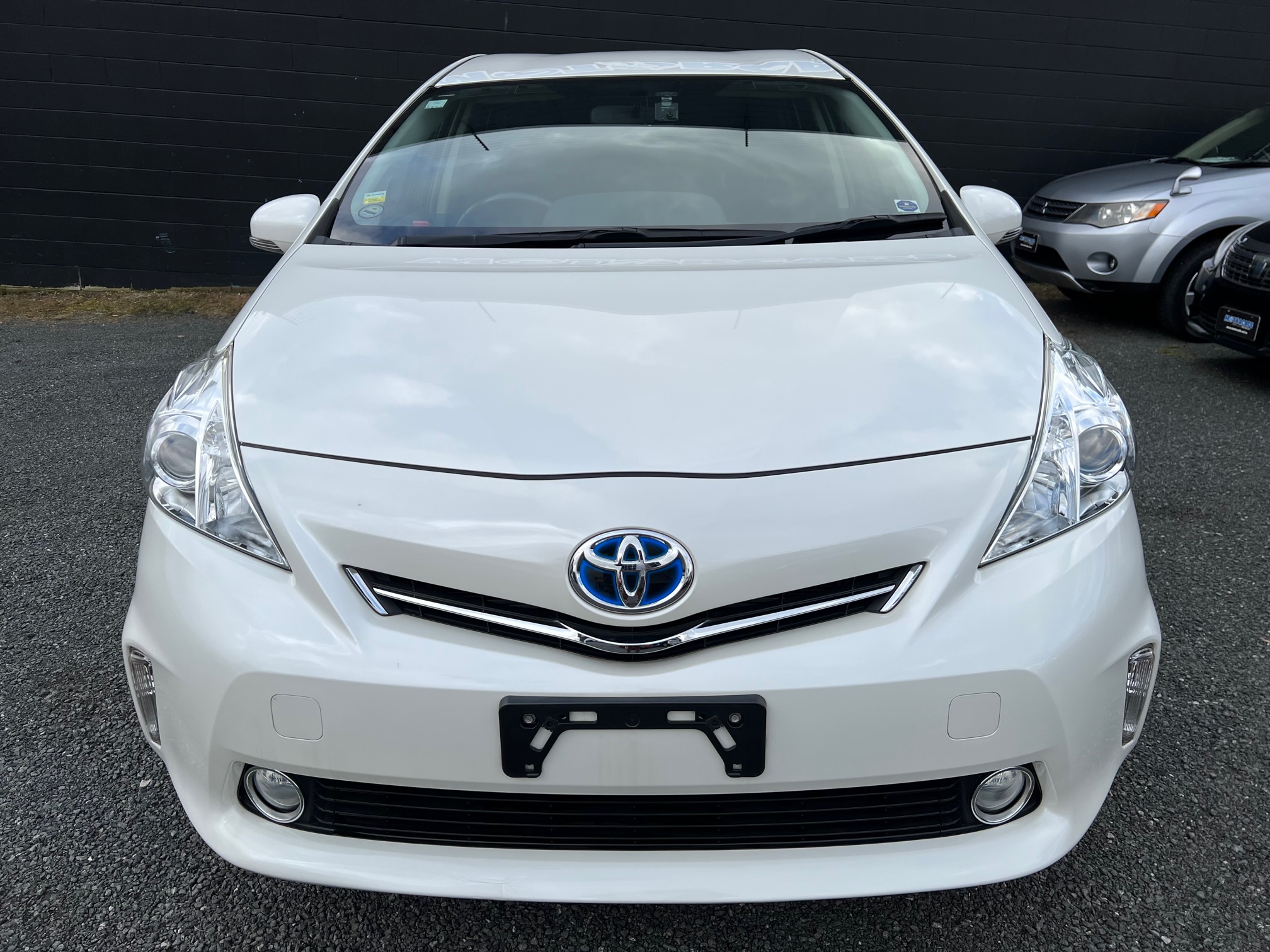 Toyota Alpha Prius 2014 Image 3