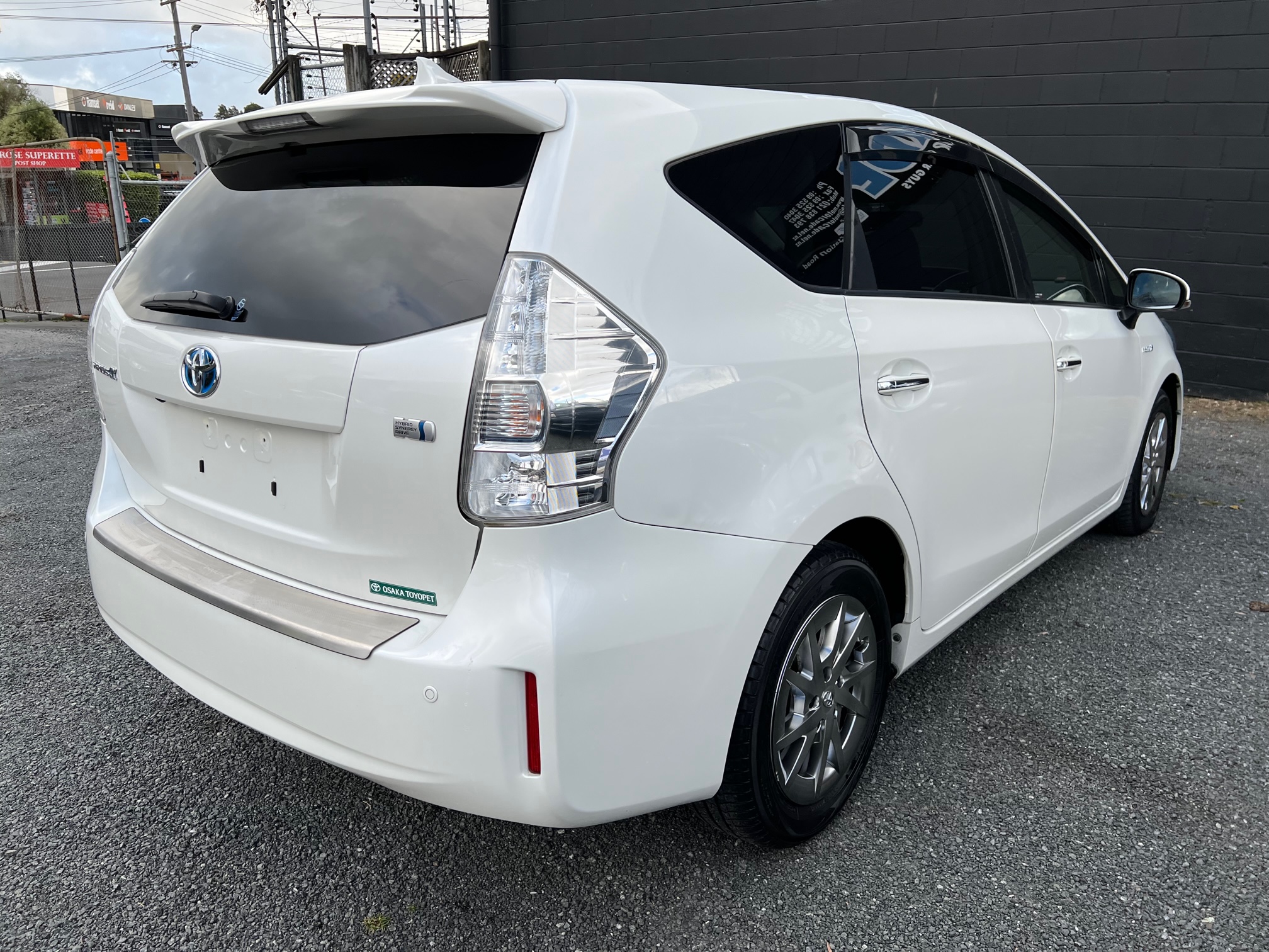 Toyota Alpha Prius 2014 Image 5