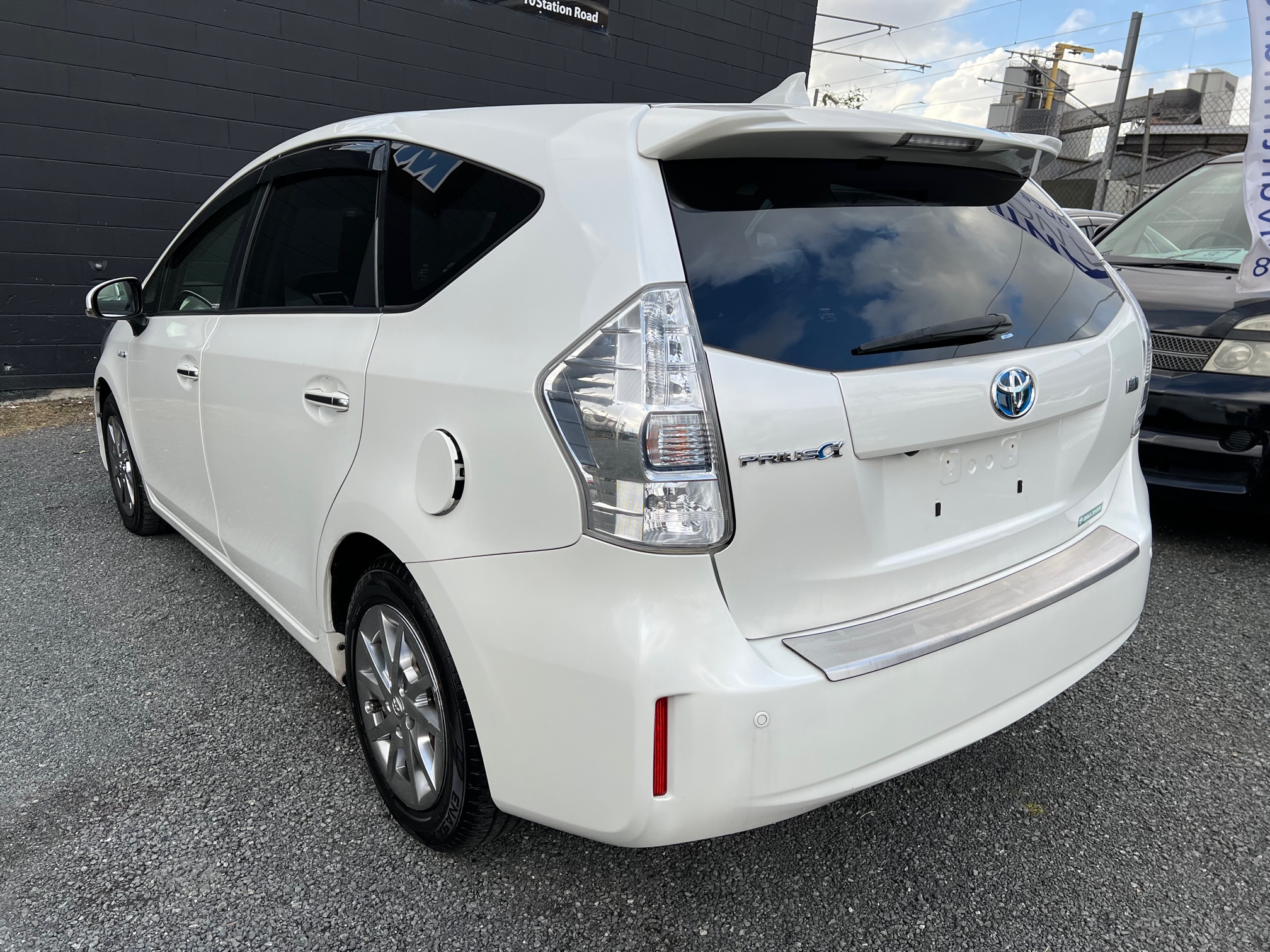 Toyota Alpha Prius 2014 Image 6