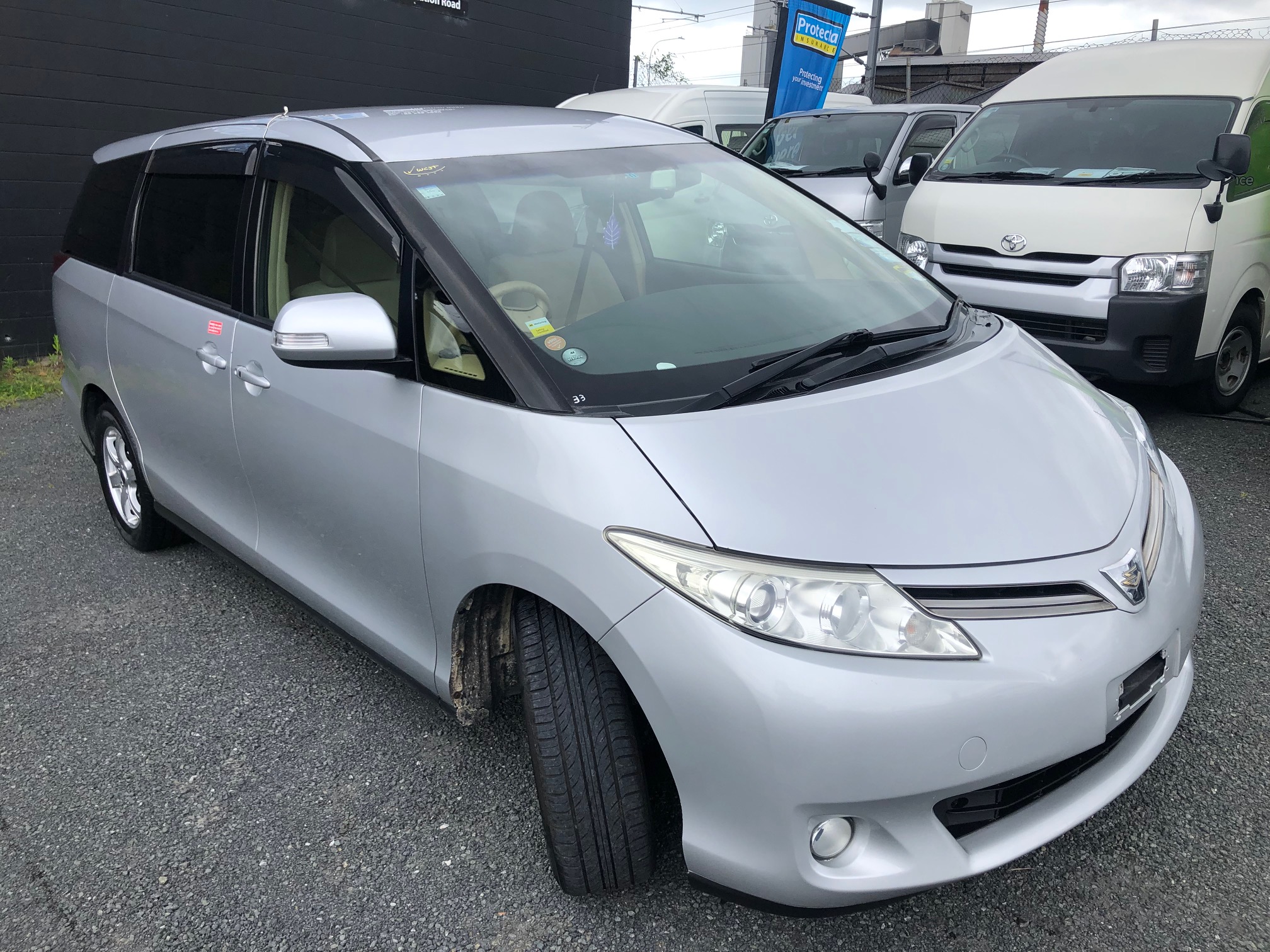 Toyota Estima 2012 Image 2