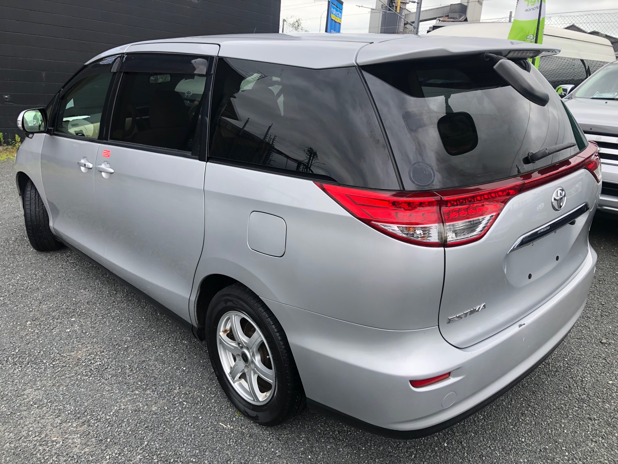 Toyota Estima 2012 Image 6