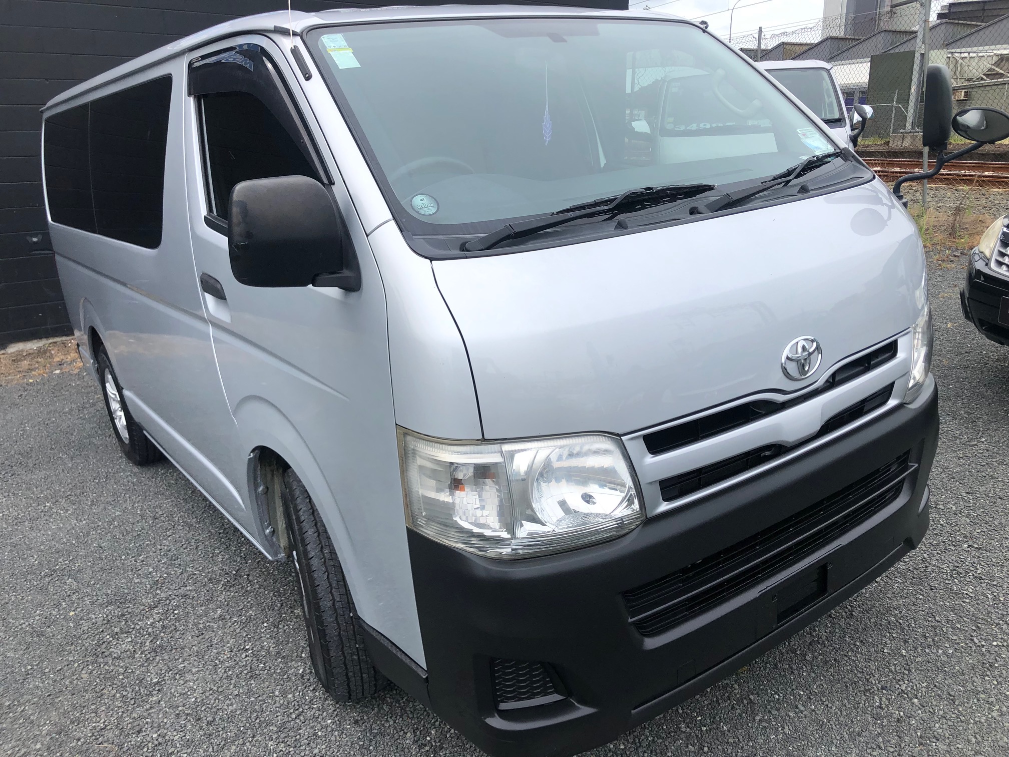 Toyota Hiace 2012 Image 2