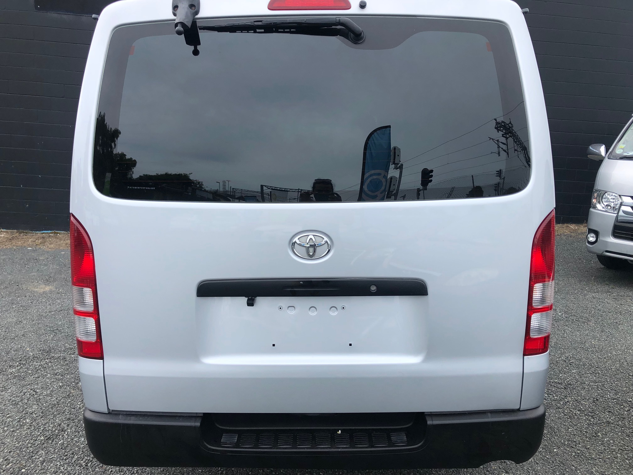 Toyota Hiace 2012 Image 3