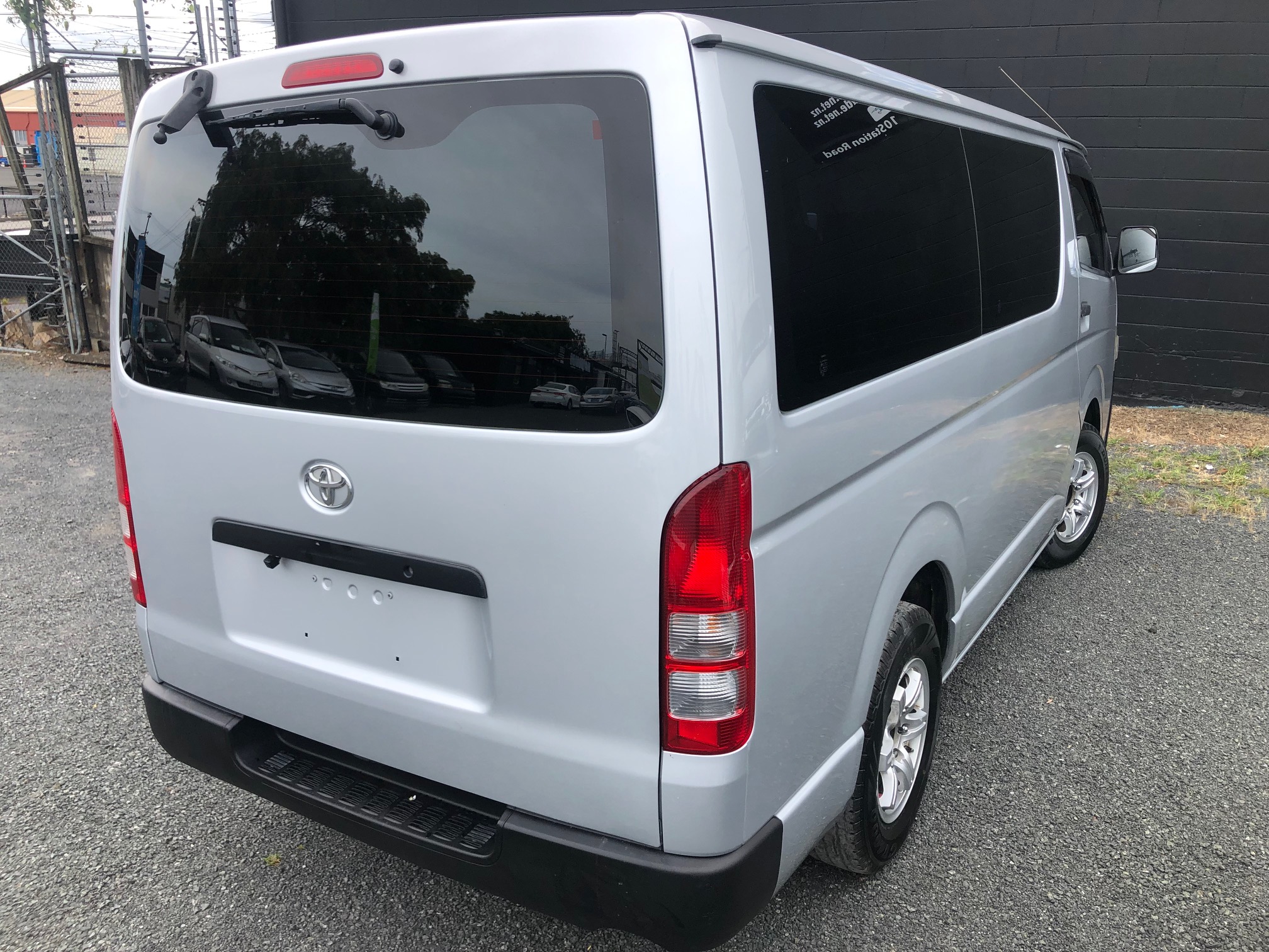 Toyota Hiace 2012 Image 4