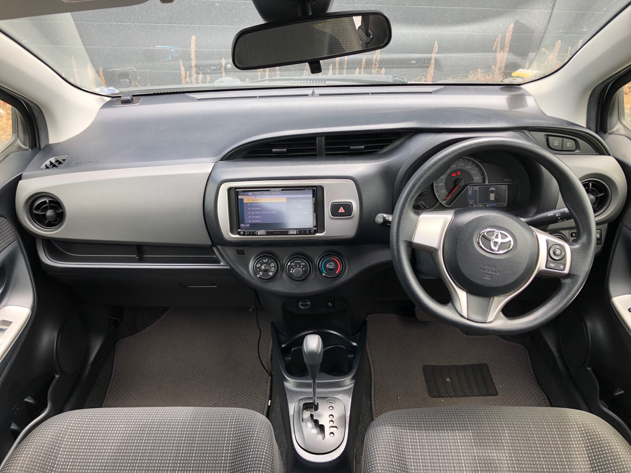 Toyota Vitz 2015 Image 11