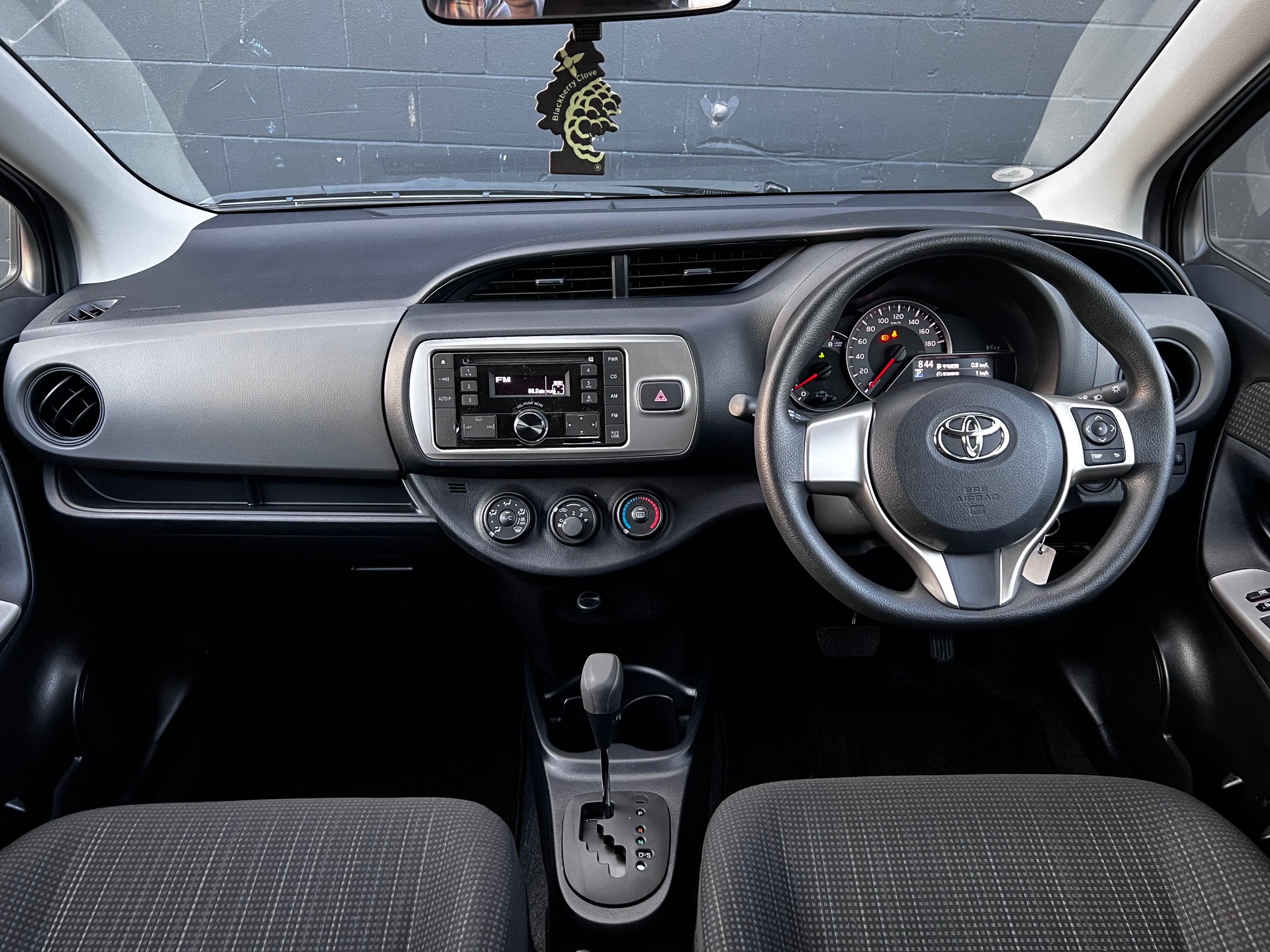 Toyota Vitz 2014 Image 12