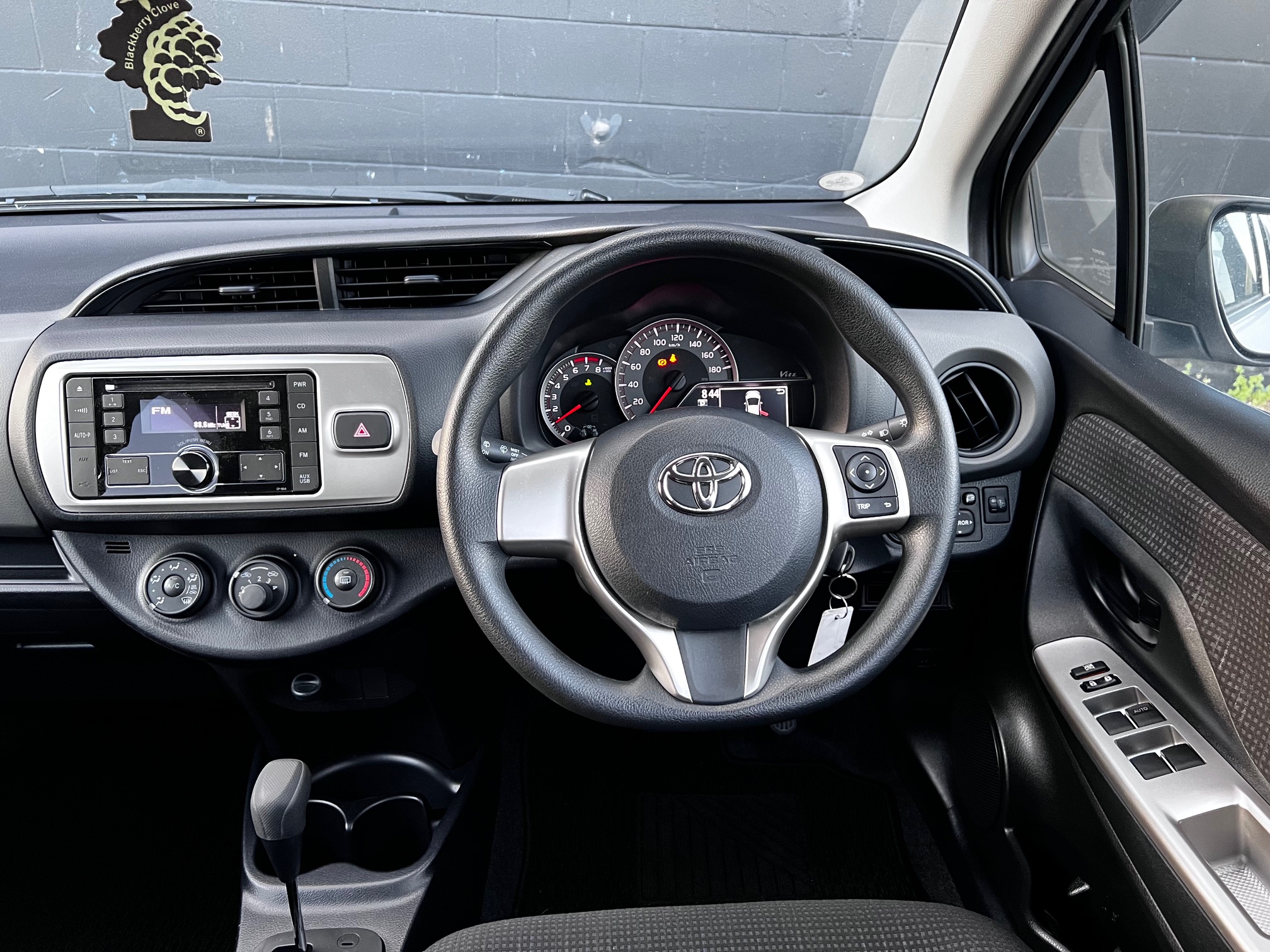 Toyota Vitz 2014 Image 13