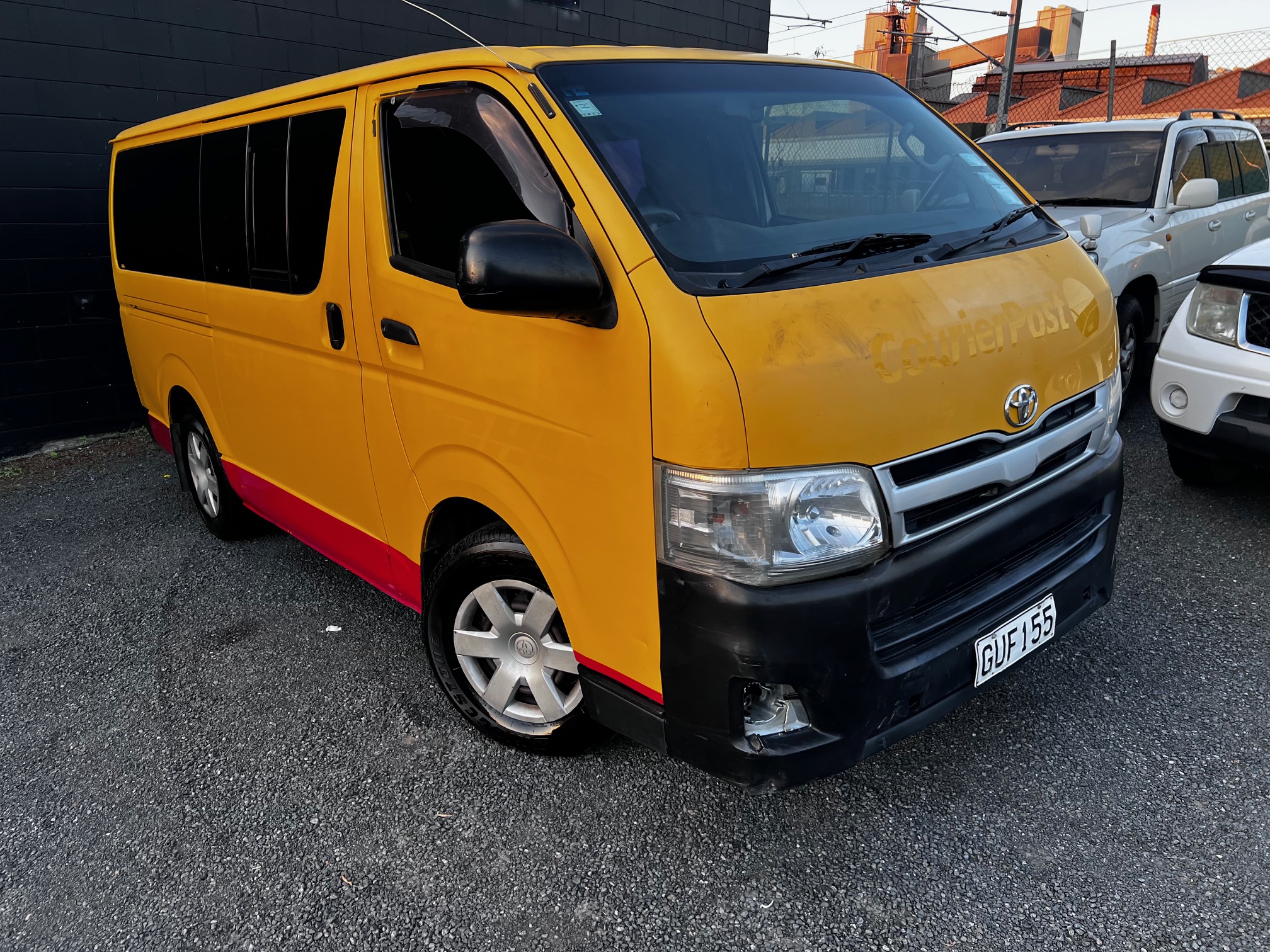 Toyota Hiace 2013 Image 2