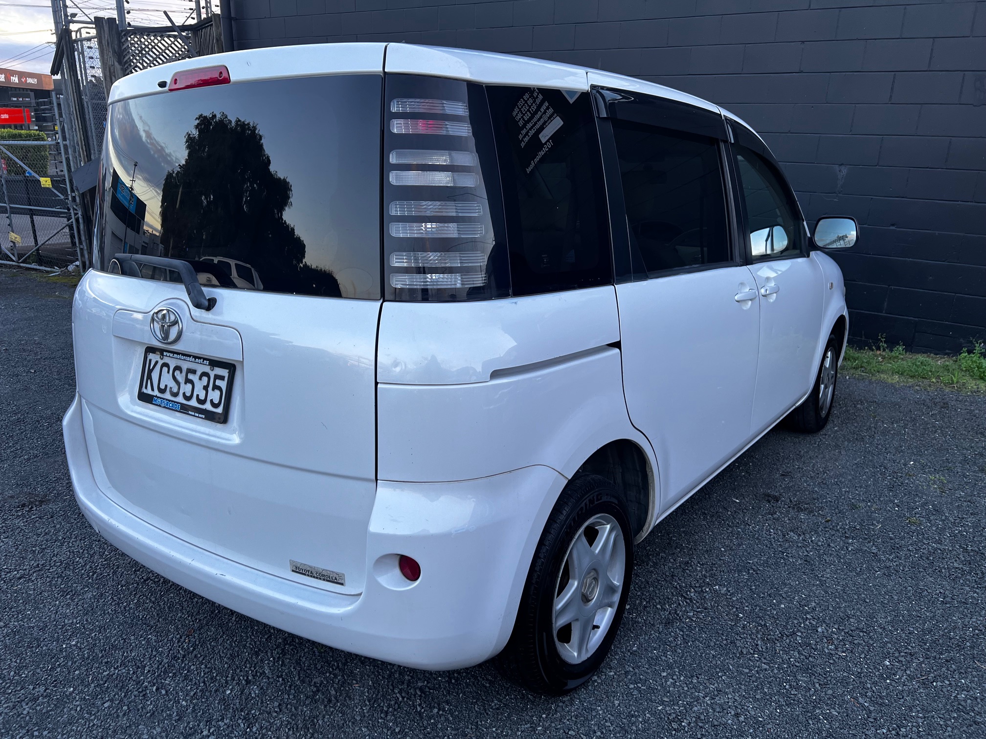 Toyota Sienta 2005 Image 5