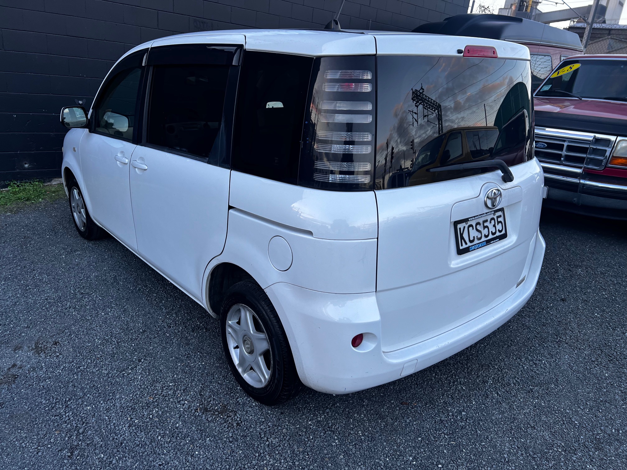 Toyota Sienta 2005 Image 6