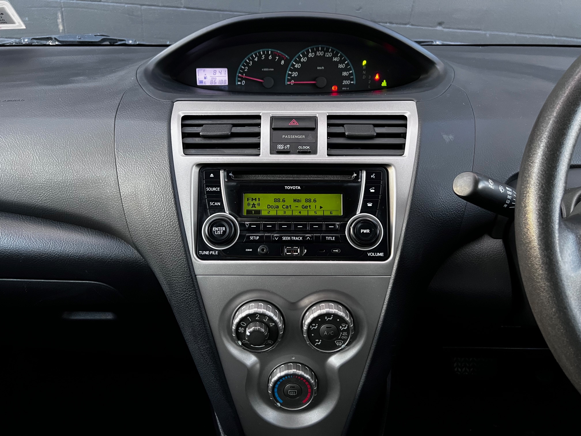 Toyota Yaris 2012 Image 14